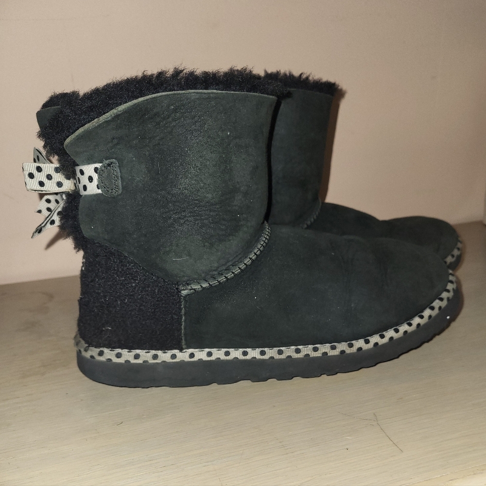 UGGS Black Suede Booties With Bows Size 9
